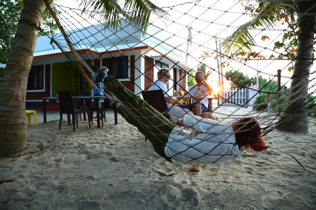 Funky Art Beach House Alappuzha Kültér fotó